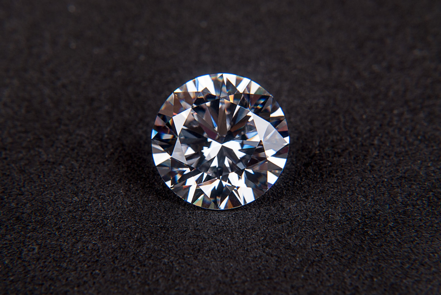 Diamond 0.9 carat brilliant cut D color VS1 clarity