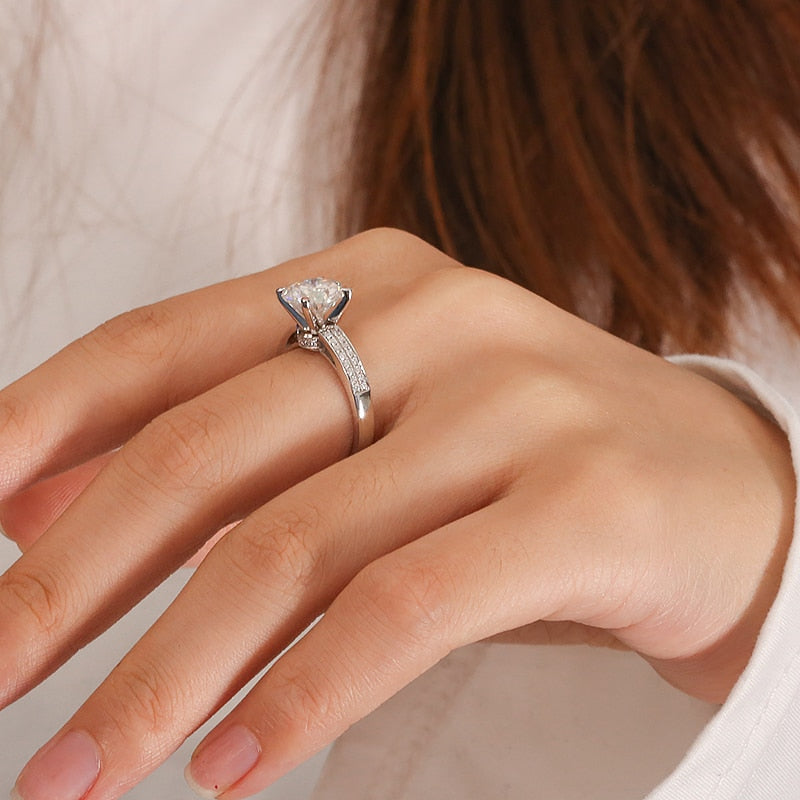 White Gold 18K Ring, D Color VVS1 Round Cut 3-carat moissanite diamond.
